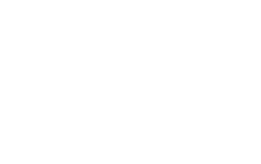 Das Schlafzimmer ist mit Kiefernmöbeln ausgestattet. Bettwäsche wird gestellt und auf Wunsch, bei längeren Aufenthalten, einmal wöchentlich zum Wechseln angeboten.